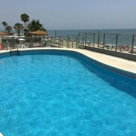 Primera Linea De Playa, Piscina, Parking Apartment