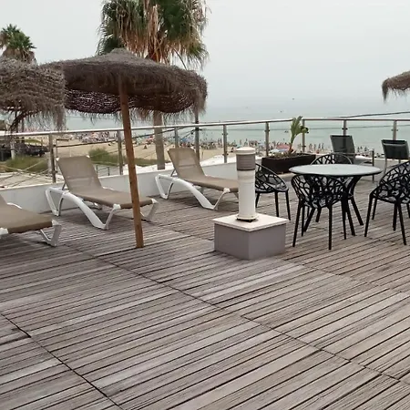 Primera Linea De Playa, Piscina, Parking 公寓